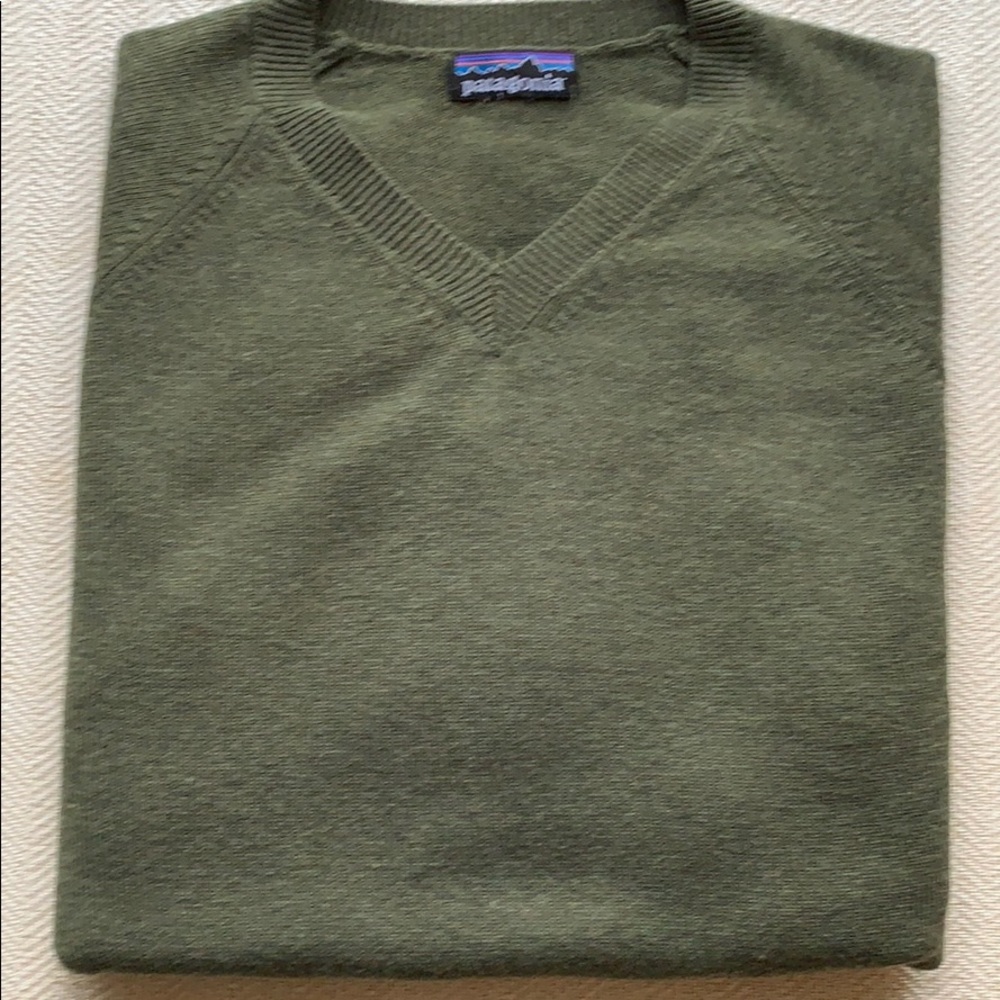 Men’s Patagonia 100% lambs wool sweater XL